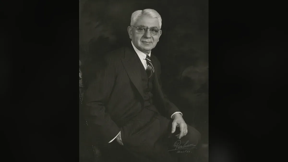 Ritratto di Varaztad Kazanjian, 1952 — Harvard Countway Library