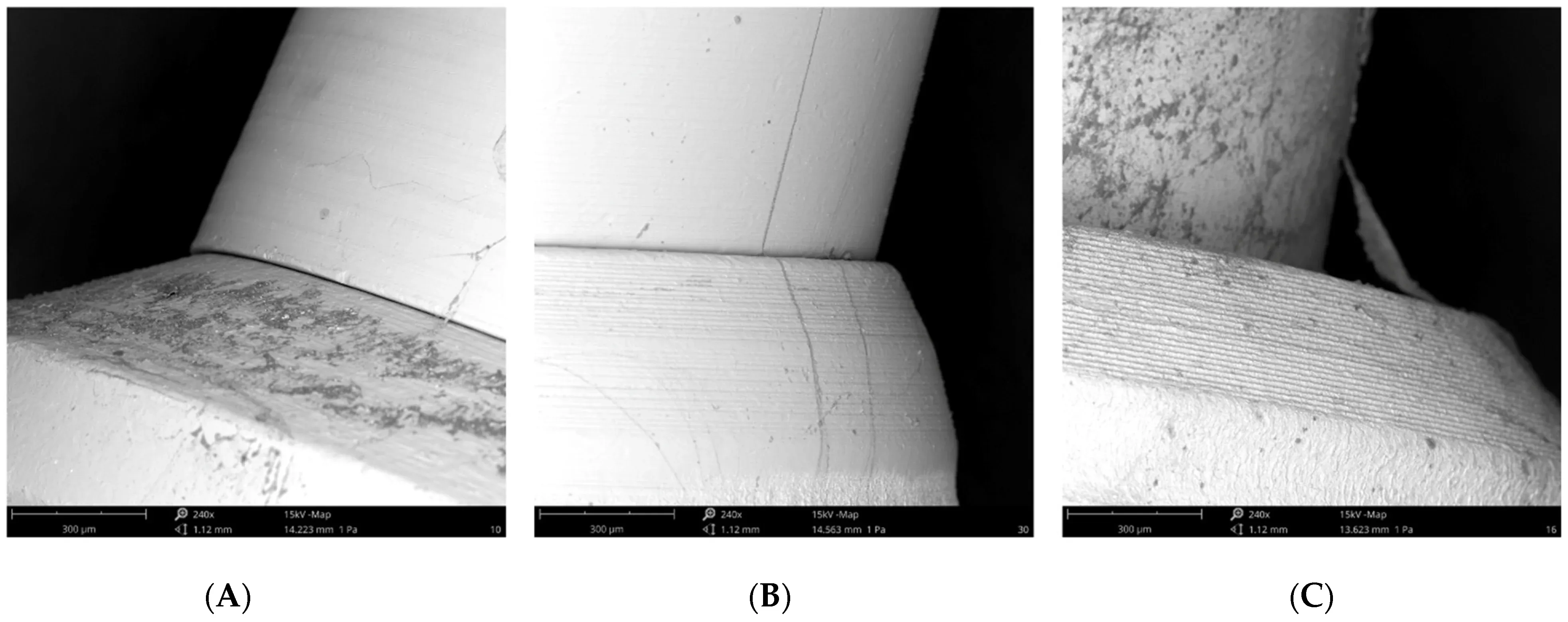 A) Immagine SEM della connessione esagonale esterna; (B) Immagine SEM della connessione esagonale interna; (C) Immagine SEM della connessione Morse conica.